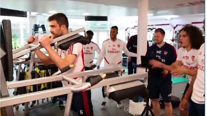 Παπασταθόπουλος: Δείτε τι έκανε και… τρέλανε τους συμπαίκτες του στην Άρσεναλ – ΒΙΝΤΕΟ