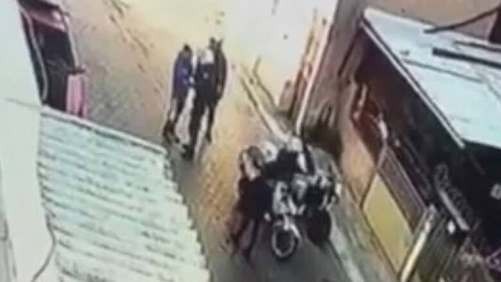 Σάλος με τον αστυνομικό που χτύπησε 11χρονο στο Μενίδι: Η οργισμένη αντίδραση του Χρυσοχοΐδη – Βίντεο ντοκουμέντο