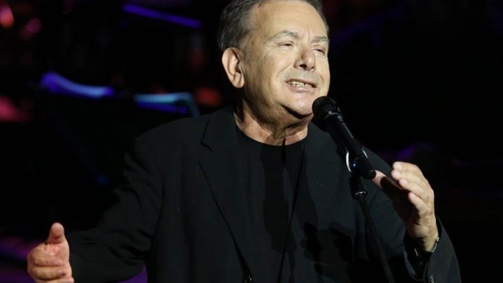 Συναντήθηκαν στον Μητσιά: Ποιοι πολιτικοί διασκέδασαν με τα τραγούδια του