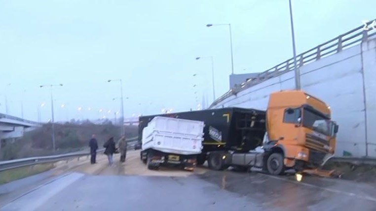 Θεσσαλονίκη: Καραμπόλα επτά οχημάτων στην Εγνατία Οδό – ΦΩΤΟ