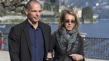 Δεν αποχωρίζονται την Αίγινα Βαρουφάκης – Στράτου