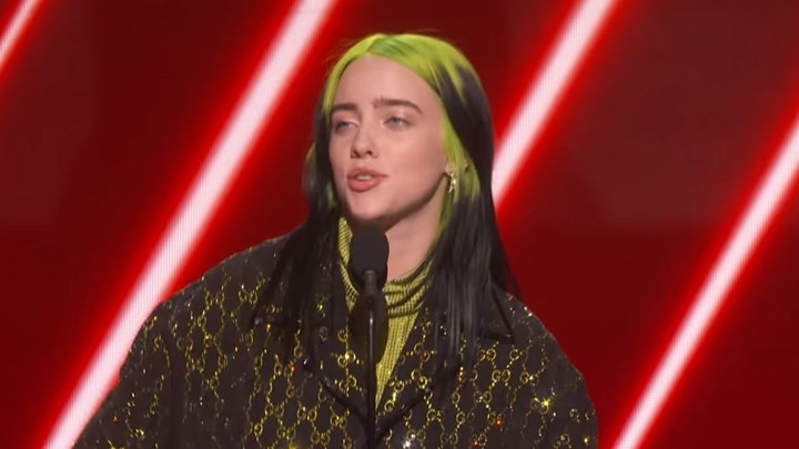 Grammy: Μουσική ιστορία έγραψε μία 18χρονη – ΒΙΝΤΕΟ