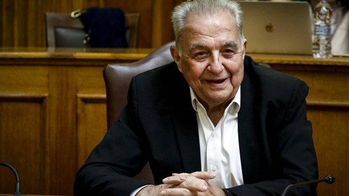 Για καφέ στη “Μεγάλη Βρετανία” ο Φλαμπουράρης – Δεν πάει το μυαλό σας με ποιον ήταν παρέα