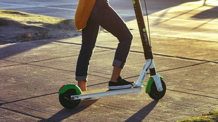 Ηλεκτρικά πατίνια: Ποιες αλλαγές έρχονται με τον νέο ΚΟΚ
