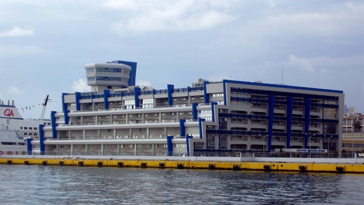 Εκπυρσοκρότησε όπλο λιμενικού και τραυμάτισε συνάδελφό του μέσα στο υπουργείο Ναυτιλίας