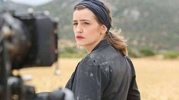 Άγριες Μέλισσες: Η Μυρσίνη στέλνει στη φυλακή τη Λενιώ