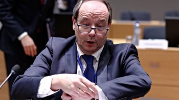 Παραιτήθηκε ο πρόεδρος του EuroWorking Group – Τι έγραψε στο Twitter ο Σεντένο