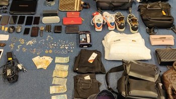 Χειροπέδες σε δύο “ελαφροχέρηδες” στο “Ελευθέριος Βενιζέλος” – ΦΩΤΟ