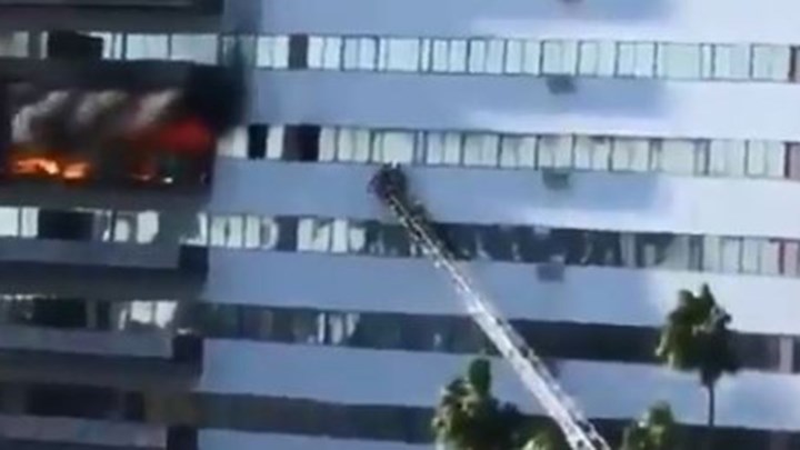 Συναγερμός στο Λος Άντζελες: Μεγάλη φωτιά σε κτίριο 25 ορόφων – ΒΙΝΤΕΟ