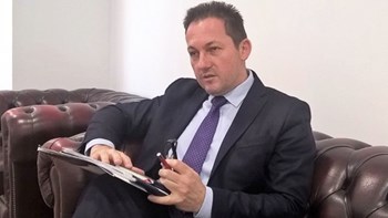 Πέτσας: Εξετάζουμε να ενισχύσουμε τα σύνορα μας με πλωτό φράγμα – ΒΙΝΤΕΟ