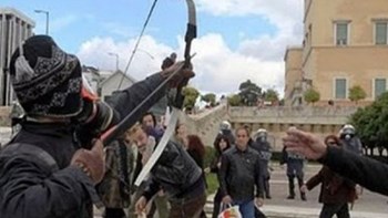 Σύλληψη “τοξοβόλου” του Συντάγματος: Στόχευε σε νέα τρομοκρατική οργάνωση – Οι εκτιμήσεις της ΕΛ.ΑΣ.