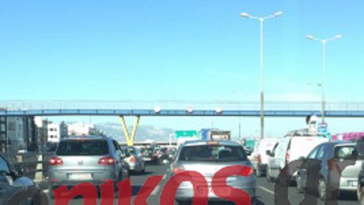 Κυκλοφοριακό έμφραγμα στον Κηφισό – Φορτηγό με μηχανική βλάβη – ΦΩΤΟ αναγνώστη