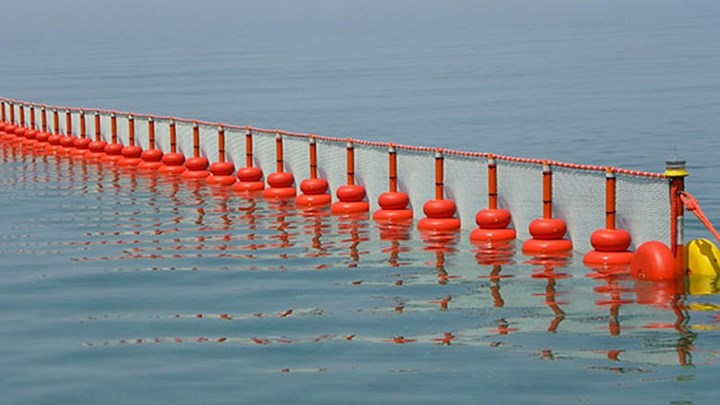 Πολιτικές αντιδράσεις για το πλωτό φράγμα – Τι αναφέρουν ΣΥΡΙΖΑ και ΚΙΝΑΛ