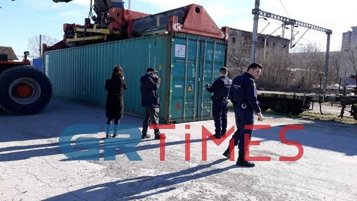 Σοκ στη Θεσσαλονίκη: Μετανάστες βρέθηκαν κλειδωμένοι σε κοντέινερ – ΒΙΝΤΕΟ – ΦΩΤΟ