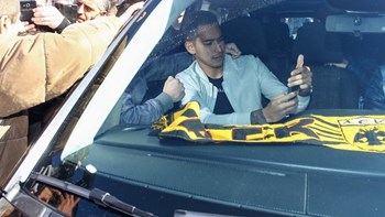 Στην Αθήνα για την ΑΕΚ ο Αραούχο: «Αισθάνομαι σαν να έρχομαι πρώτη φορά, νιώθω το ίδιο ρίγος» – ΒΙΝΤΕΟ