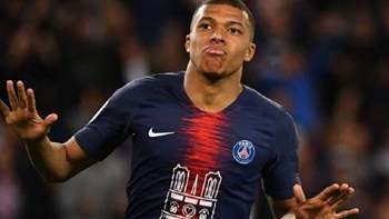 Εμπαπέ – Παρί: Του δίνει τα κλειδιά του… Πύργου του Άιφελ για να τον κρατήσει