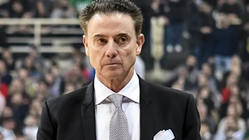 Παναθηναϊκός: Η επική ατάκα Πιτίνο για το φάουλ του Στάουσκας – ΒΙΝΤΕΟ