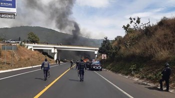 Μεξικό: Αποκλεισμοί δρόμων και ανταλλαγές πυρών μετά τη σύλληψη ηγετικού στελέχους καρτέλ των ναρκωτικών