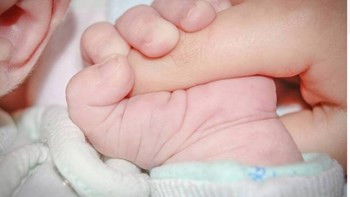 Μιχαηλίδου: Ακατάσχετο και αφορολόγητο το επίδομα γέννησης