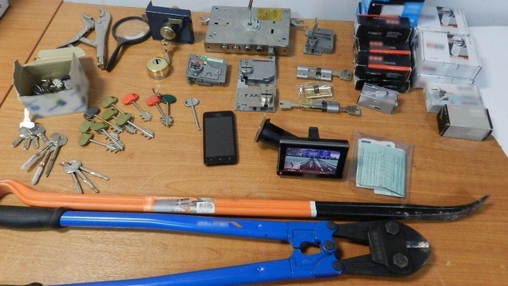 Εξαρθρώθηκαν δύο σπείρες που «άνοιγαν» οχήματα και οικίες – Ο ειδικός εξοπλισμός για τη δημιουργία κλειδιών
