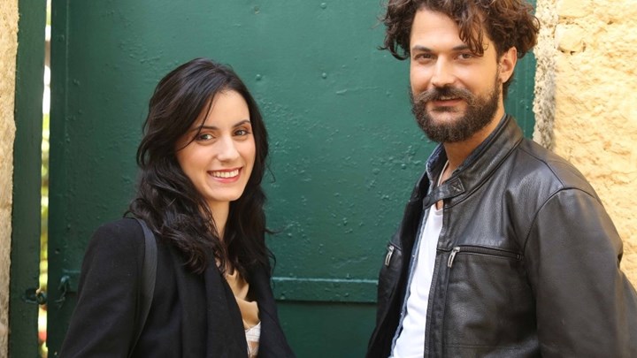 Καφέ της Χαράς: Νέος παπάς αναστατώνει το Κολοκοτρωνίτσι και το twitter – ΦΩΤΟ – ΒΙΝΤΕΟ