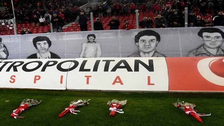 «Ράγισαν» καρδιές στο «Γ. Καραϊσκάκης» για τα θύματα της Θύρας 7 – ΒΙΝΤΕΟ