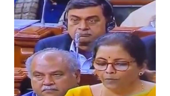 Viral: Υπουργός προσπαθεί να μην κοιμηθεί μέσα στη Βουλή – ΒΙΝΤΕΟ