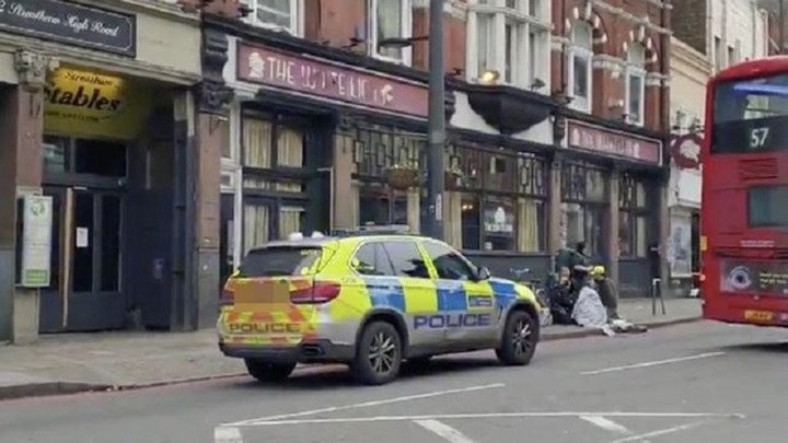 Επίθεση στο Λονδίνο: Νεαρό πρόσφατα αποφυλακισμένο για τρομοκρατικά παραπτώματα αναζητούν οι Αρχές