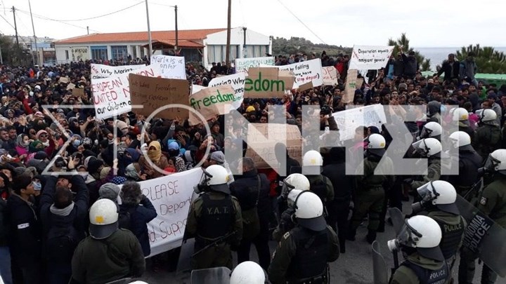 Επεισόδια και χημικά έξω από τη Μόρια – ΦΩΤΟ