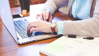 Μεγάλη απάτη: Παρίσταναν τους τεχνικούς και έμπαιναν στους υπολογιστές – Τι πρέπει να προσέχετε