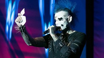 Νέες πληροφορίες για τον παίκτη talent show που επιτέθηκε με αλυσοπρίονο στην αδελφή του