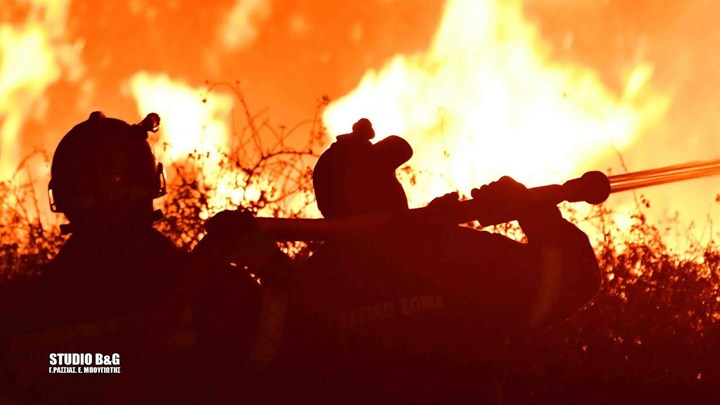 Μύλοι Αργολίδας: Φωτιά απείλησε σπίτια – ΒΙΝΤΕΟ