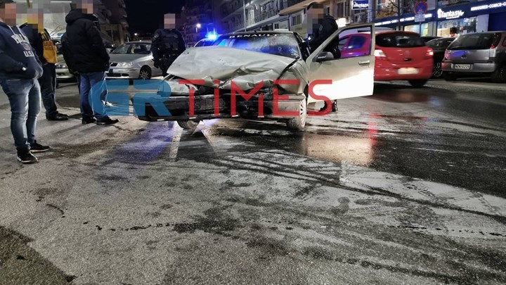 Θεσσαλονίκη: Τράκαρε, έπιασε φωτιά το ΙΧ και…εξαφανίστηκε – ΦΩΤΟ – ΒΙΝΤΕΟ