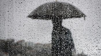 Καιρός: Ραγδαία επιδείνωση με βροχές, καταιγίδες και κρύο – Χιόνια και στην Αττική