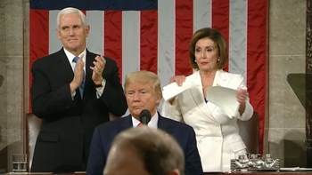 Κόντρα Τραμπ – Πελόζι: Αρνήθηκε τη χειραψία της και του έσκισε την ομιλία – ΒΙΝΤΕΟ