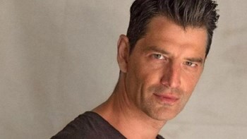 Σάκης Ρουβάς: Βαρύ πένθος για τον αγαπημένο τραγουδιστή