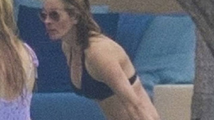 Με μπικίνι στα 52 της η Τζούλια Ρόμπερτς – Το κρυμμένο τατουάζ της και τι σημαίνει – ΦΩΤΟ