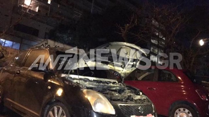 Νέα εμπρηστική επίθεση: Κάηκε αυτοκίνητο στα Ιλίσια – ΦΩΤΟ – ΒΙΝΤΕΟ