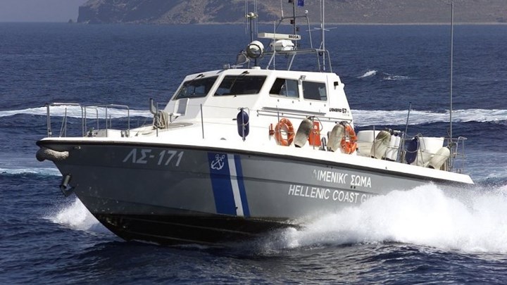 Πέραμα: Αγωνία για ανήλικο που έπεσε στη θάλασσα – Ήθελε να αποφύγει έλεγχο από αστυνομικούς