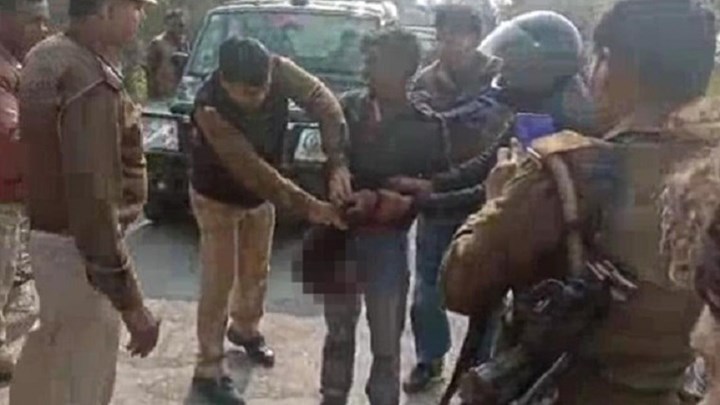 Φρίκη: Αποκεφάλισε τη γυναίκα του και περιέφερε το κεφάλι της ψάλλοντας τον εθνικό ύμνο