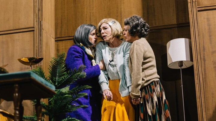 Χορεύοντας στο χιόνι με τις συνταρακτικές «Τρεις Αδελφές» του Καραντζά