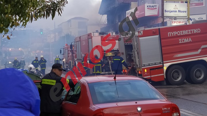 Γέρακας: Εικόνες από τη μεγάλη φωτιά σε συνεργείο – ΦΩΤΟ αναγνώστη