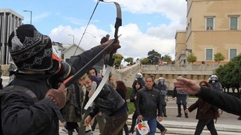 “Τοξοβόλος Συντάγματος”: Βρέθηκε διαμέρισμα στην Αθήνα – Τι εντόπισαν οι αρχές