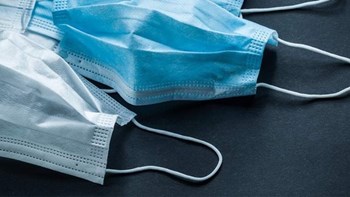 Χειρουργικές μάσκες: Η ΠΟΕΔΗΝ καταγγέλλει ότι η τιμή τους αυξήθηκε κατά 300%