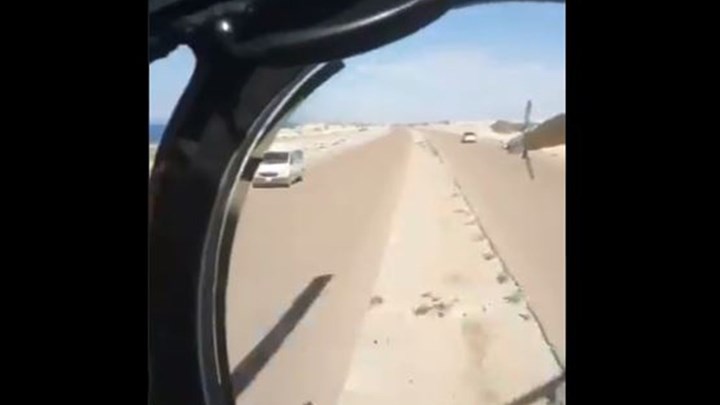 Λιβύη: Επιθετικό ελικόπτερο σε πτήση που κόβει την ανάσα – ΒΙΝΤΕΟ