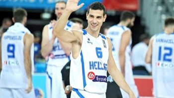 Νίκος Ζήσης: Η πρώτη φωτογραφία του νεογέννητου γιου του