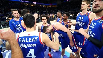 Euroleague: «Κλείδωσε» και μαθηματικά τα playoffs η Εφές – MVP ο Ντιλέινι
