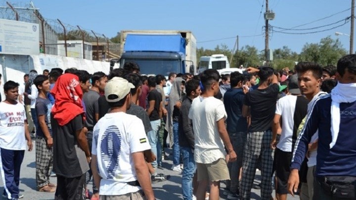 Μεταναστευτικό: Ζητούνται διοικητές για πέντε hotspot με μισθό 2.000 ευρώ