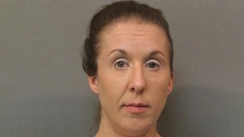 Σερβιτόρα μαχαίρωσε στην πλάτη συνάδελφό της – Άφωνοι οι πελάτες του εστιατορίου