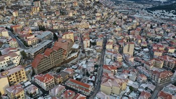 Καρπενήσι: Στα λευκά ντύθηκε η περιοχή – ΒΙΝΤΕΟ από drone